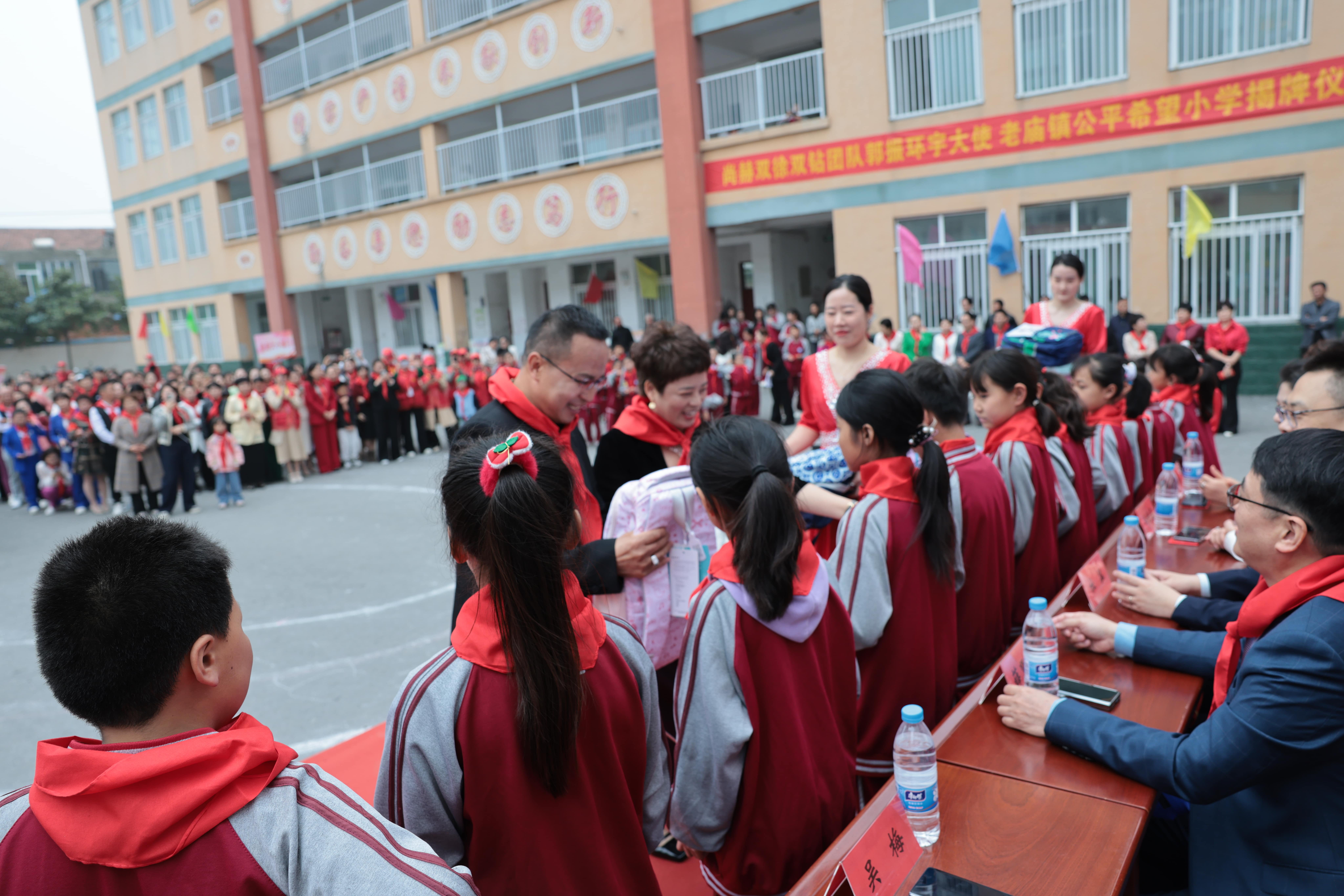 在爱意的“双向奔赴”中丨第249所米兰体育平台官方网站-米兰(中国)
公益学校揭牌