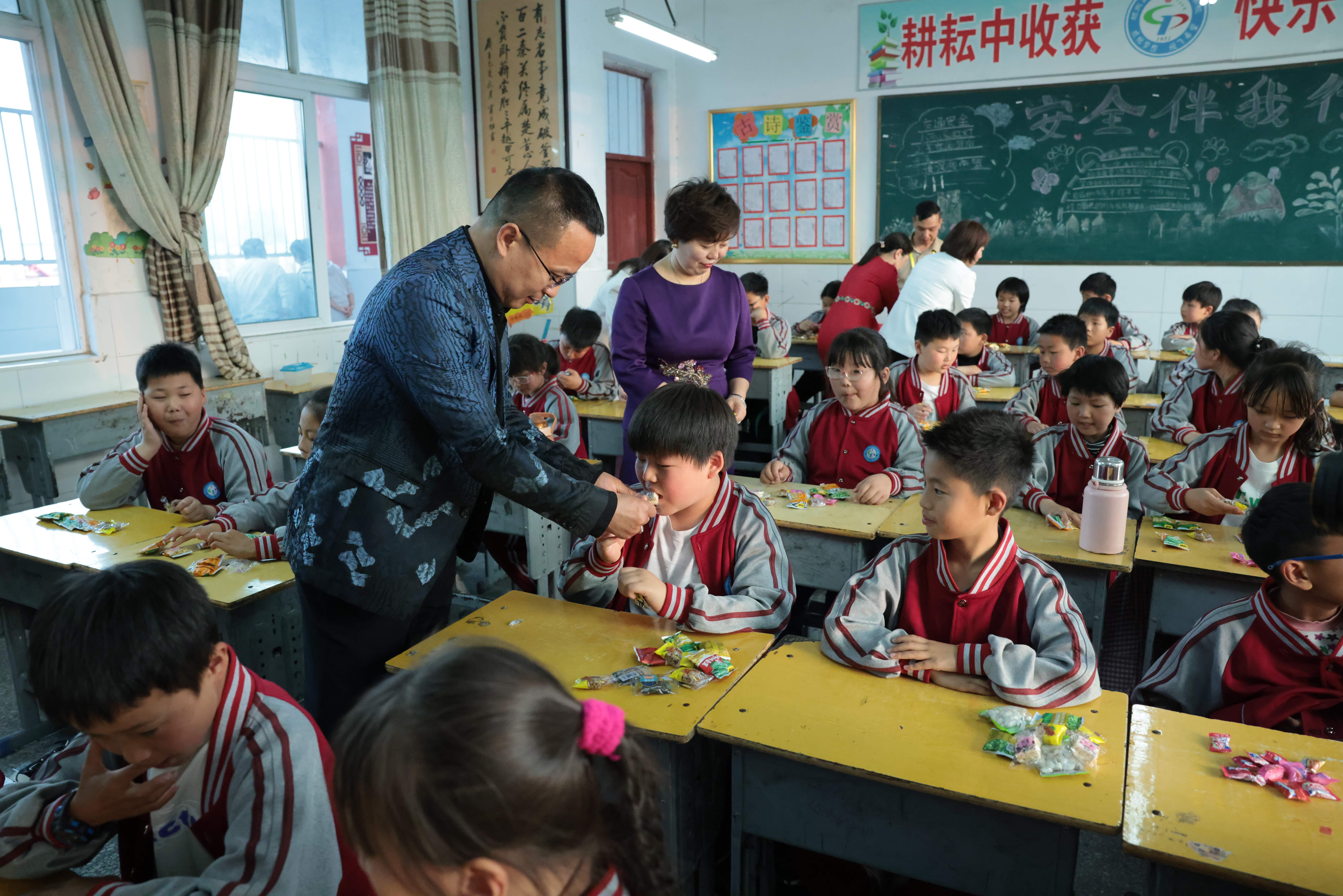 在爱意的“双向奔赴”中丨第249所米兰体育平台官方网站-米兰(中国)
公益学校揭牌